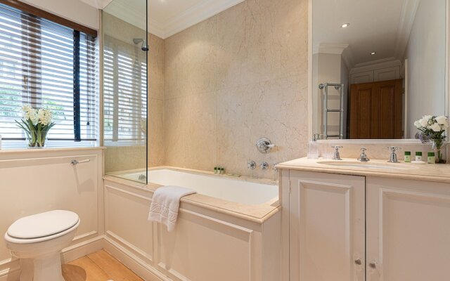 Stunning 6-bed House Near Harrods in Knightsbridge