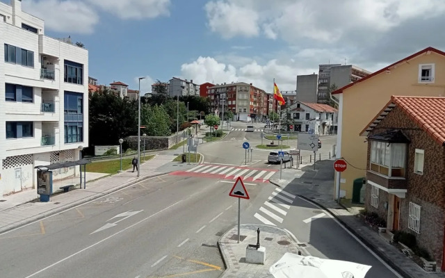 Coquetty Housing In Santander Bay