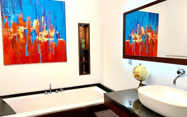 MONDRIAN Luxury Suites UNESCO Old Town