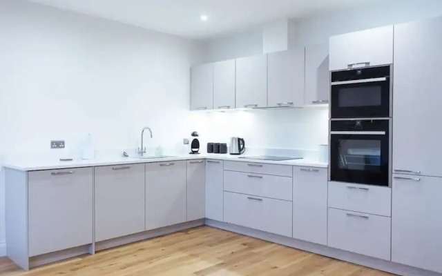 Panmure Apartment - A Glamorous Renovation