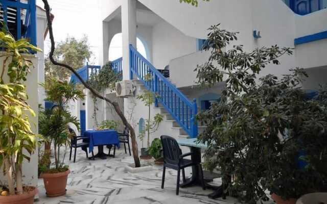 Barbouni Hotel & Studios