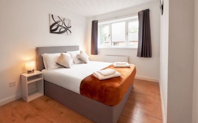 Stunning 3-bed House in Central Milton Keynes