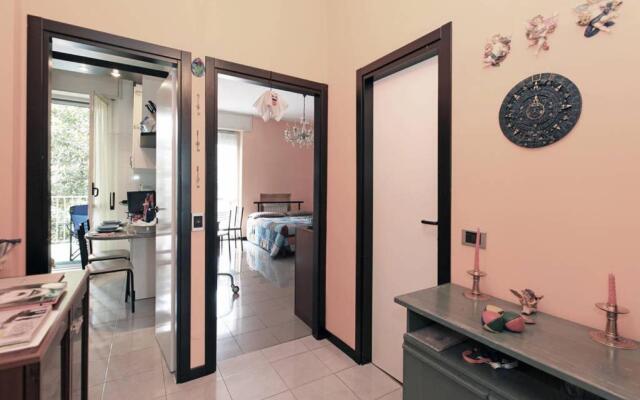 Room 200m subway, free park, 10min center, no fee
