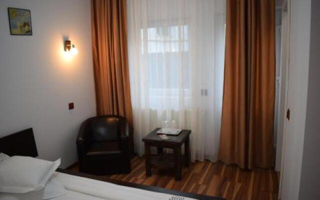 Penisunea Corina Boutique