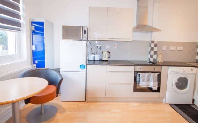 Stunning Split Level Spacious Studio Flat