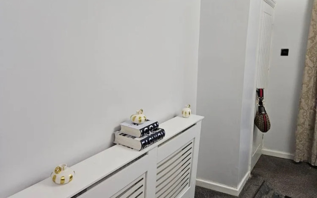 Manchester 2-bed House, Sleeps 4, 20 Min to Centre