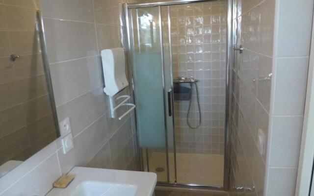 Studio de charme, piscine et mer à pieds