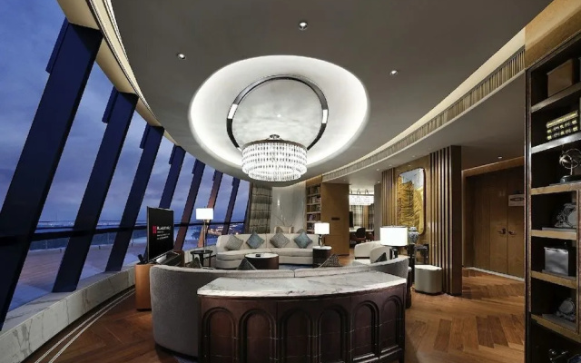 HUALUXE Nanjing Yangtze River by IHG