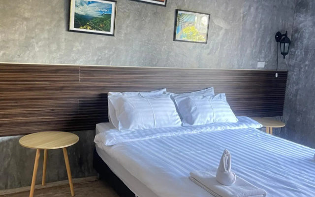 Come Moon Loft Hotel – Guest Rooms – Phrae