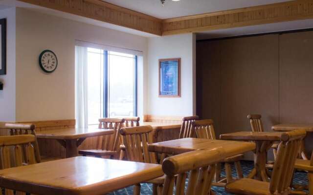 White Oak Inn & Suites