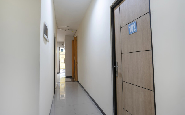 RedDoorz Syariah near Airlangga University Campus B