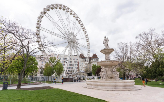 Sunny Studio with balcony in Party District