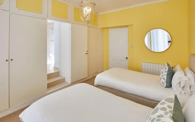 Host Stay 4 Metropole Towers
