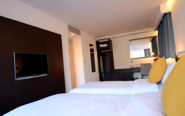 Pelican London Hotel and Residence