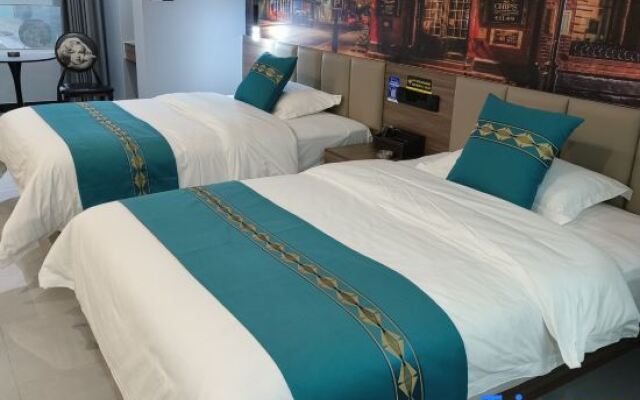 This Shi Hotel (Zhoukou Municipal Government Arts and Science College)