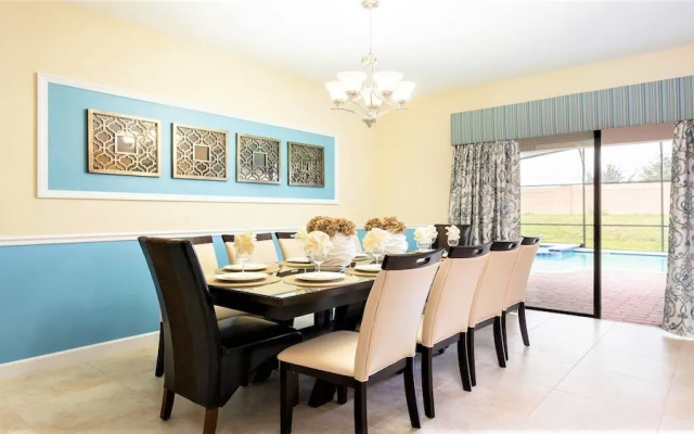 Opulent Villa, 10 Min to Disney, Pool & Spa