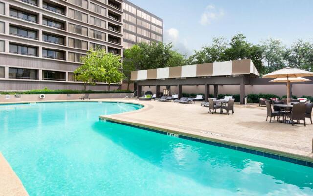 DoubleTree by Hilton Hotel & Suites Houston by the Galleria