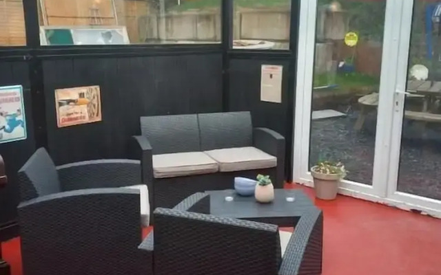 Mattys Pub & Apartments