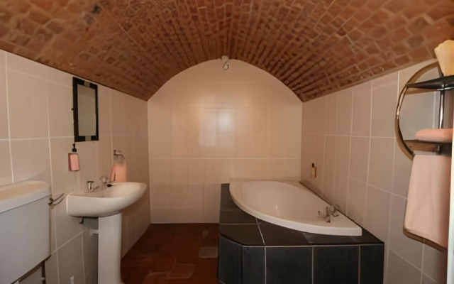Central Hotel Cheltenham by Roomsbooked