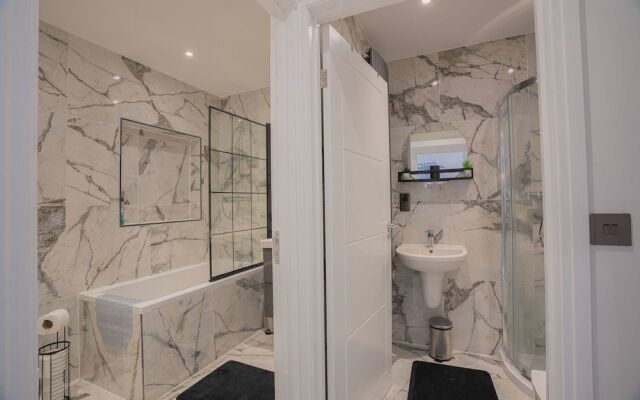 Stunning 3 Bedroom House-tottenham Stadium-parking