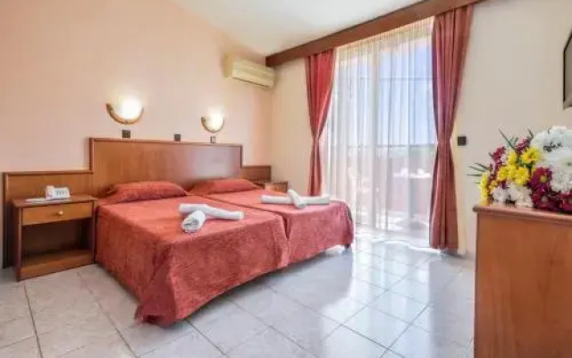 Denphill Apartments & Hotel