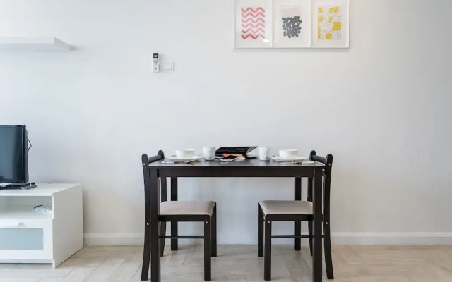 OYO Home 44050 Essential Studio Empire Marriot