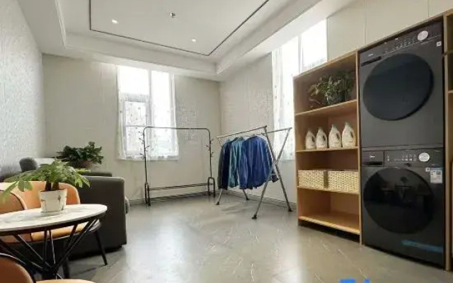 Zhongzhou Hotel