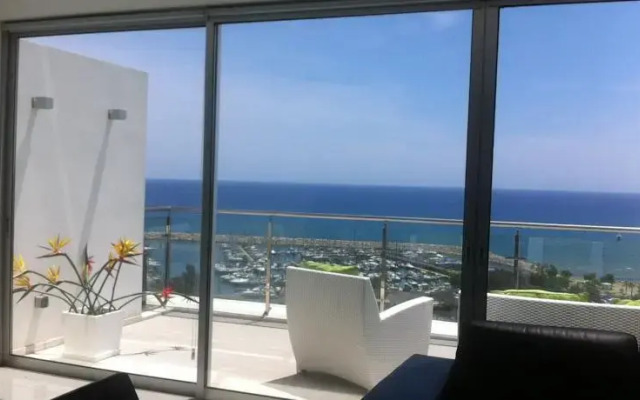 Seaview Penthouse 3B