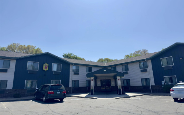 Super 8 by Wyndham Shakopee