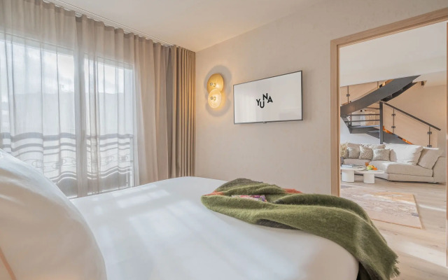 Yuna Porte Maillot - ApartHotel