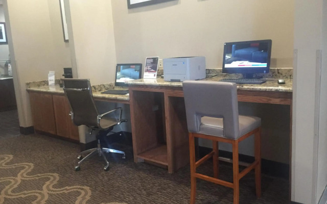 Comfort Suites University