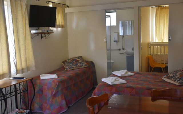 Valley Views Motel & Chalets