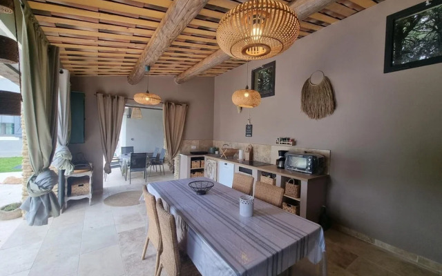 Charming Holiday House With Private Pool, Maillane