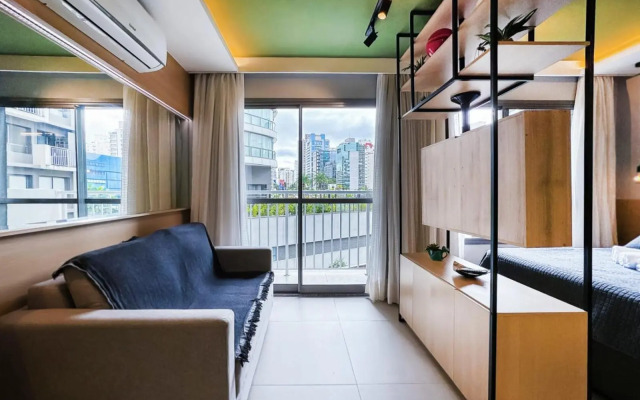 Studio novíssimo, completo e muito bem localizado