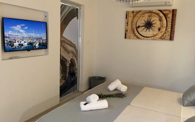 Central Split Apartments And Rooms Paese