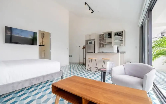 w Modern Loft in Santa Ana