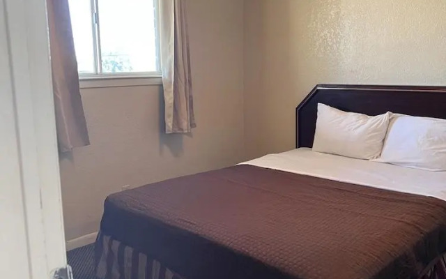 Hallmark Inn and Suites