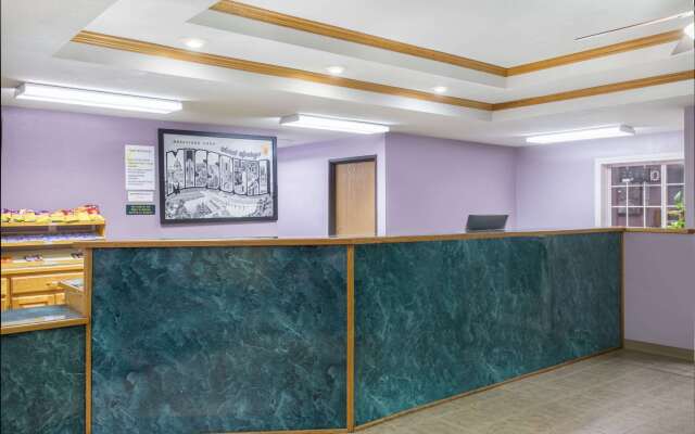 Super 8 by Wyndham Sweet Springs