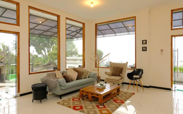 OYO 446 Hotel Kawi Surapatha