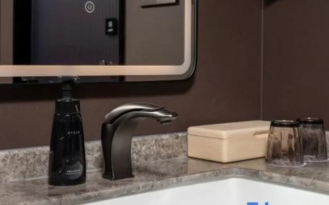 Atour Hotel Dalian Hongxinghai Coastal Highway