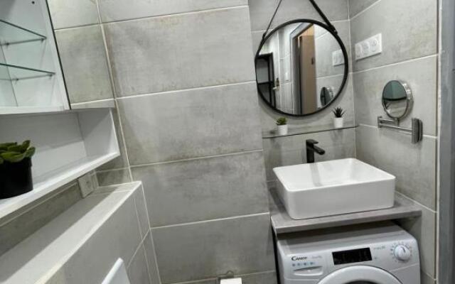 Studio vue port, belle terrasse, piscine