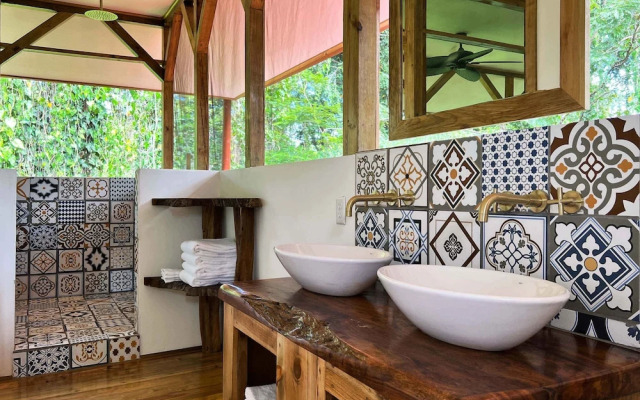 Casa Cayuco Eco-Adventure Lodge