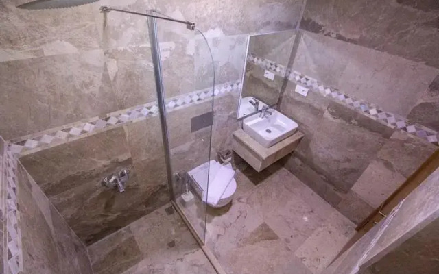 Tarzan Family Hotel