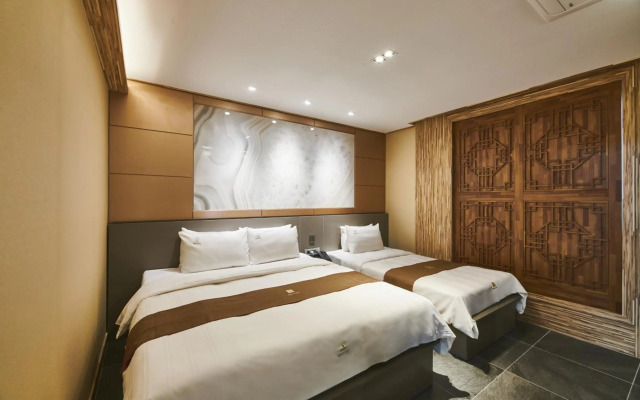 Hotel Aura