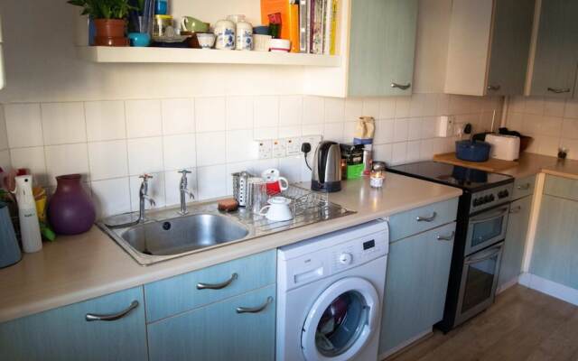 1 Bedroom Flat near DLR