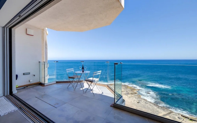 Superb Seafront Family Apartment