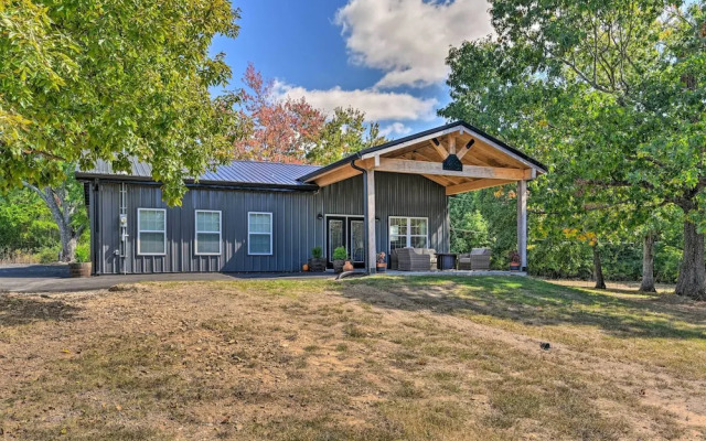 Cozy Tennessee Country Retreat on 5 Acres!