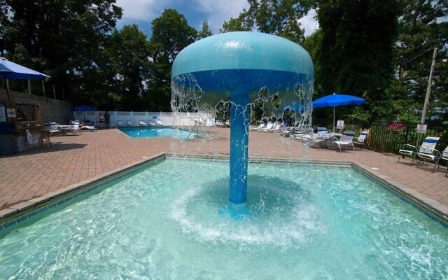 At Last 2 Bedroom Home by RedAwning