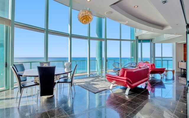 The Waterford on Main Beach