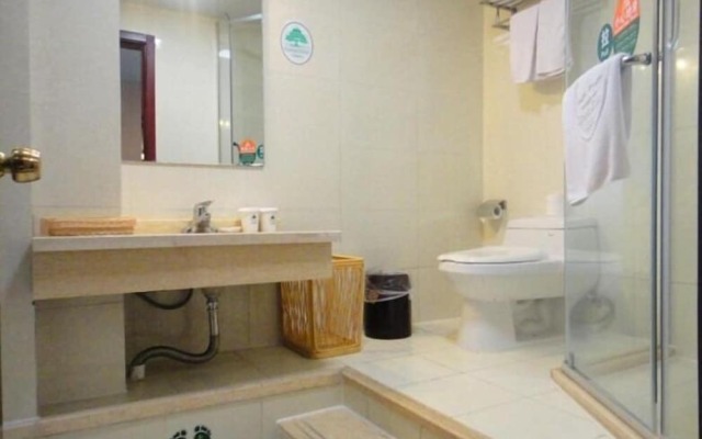 Greentree Inn Suzhou Taicang Baolong Square Express Hotel